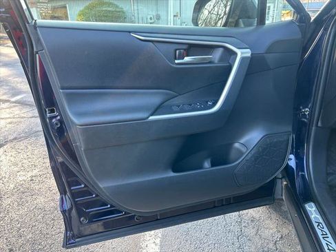 Certified 2022 Toyota RAV4 XLE w/ Convenience Package AWD/4WD image 11
