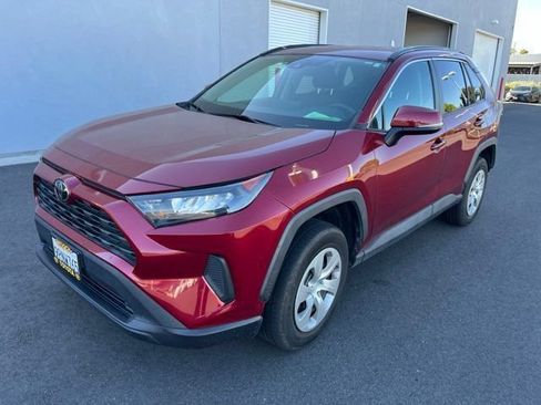 Used 2021 Toyota RAV4 LE FWD image 1