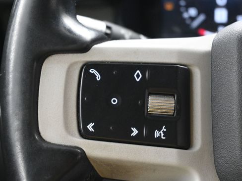 Used 2021 Land Rover Defender 110 SE image 19