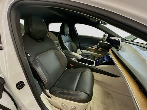 Used 2024 Lucid Air Touring AWD/4WD image 33