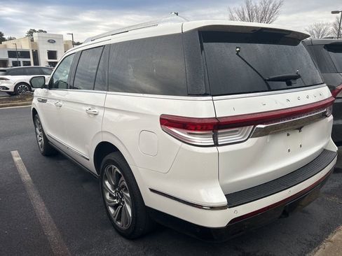 Used 2024 Lincoln Navigator Reserve image 10