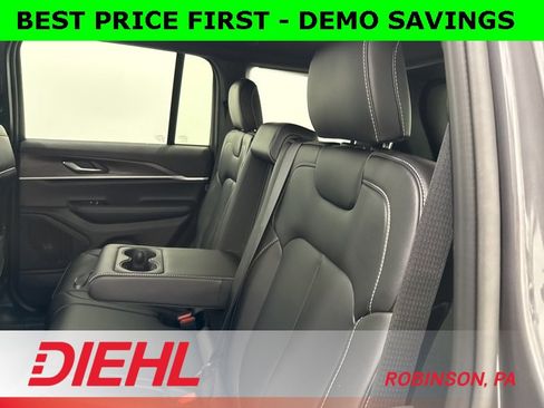 New 2025 Jeep Grand Cherokee Limited w/ Black Appearance Package image 18