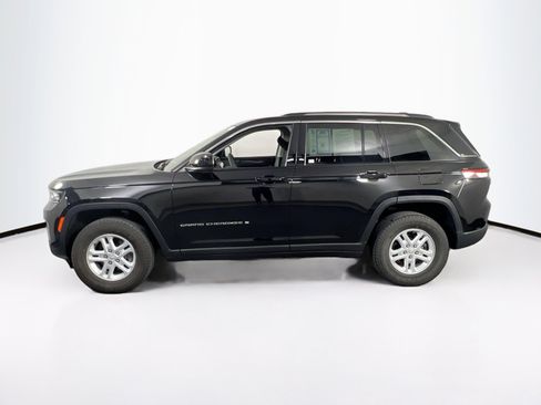 Used 2023 Jeep Grand Cherokee Laredo w/ Luxury Tech Group I AWD/4WD image 8