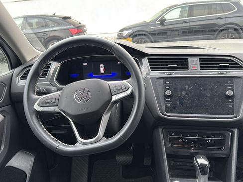 Used 2023 Volkswagen Tiguan SE image 10