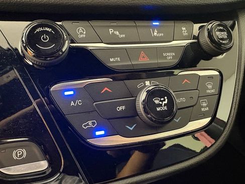 New 2027 Chrysler Pacifica Select FWD image 33