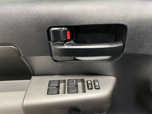 Used 2010 Toyota Tundra 4x4 CrewMax image 10