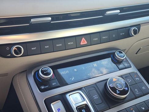 Used 2024 Hyundai Palisade Calligraphy image 33