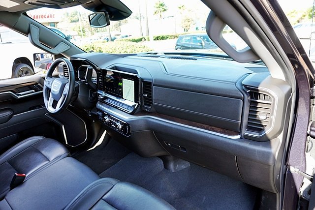 Used 2025 GMC Sierra 1500 SLT AWD/4WD image 18