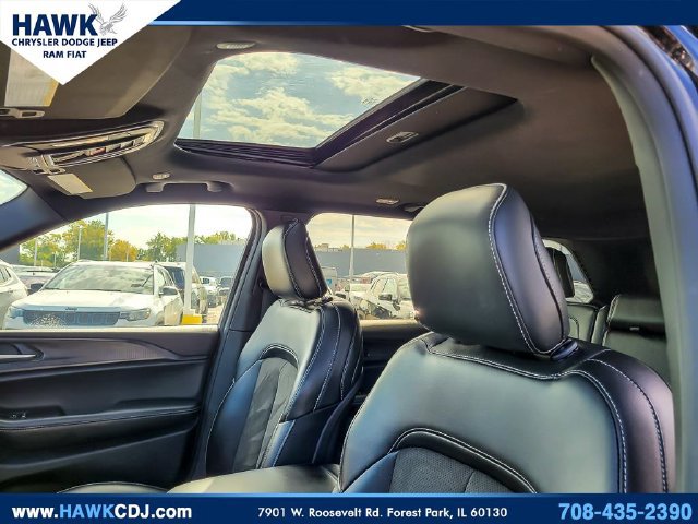 Certified 2025 Jeep Grand Cherokee Altitude AWD/4WD image 10
