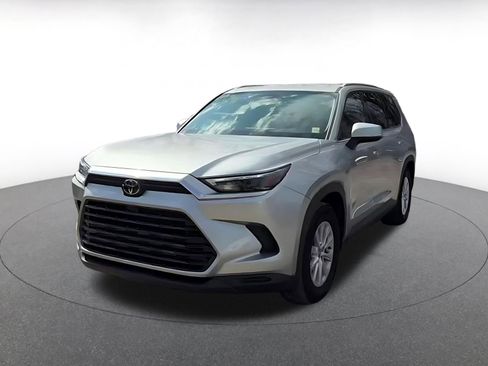 Used 2025 Toyota Grand Highlander XLE image 7