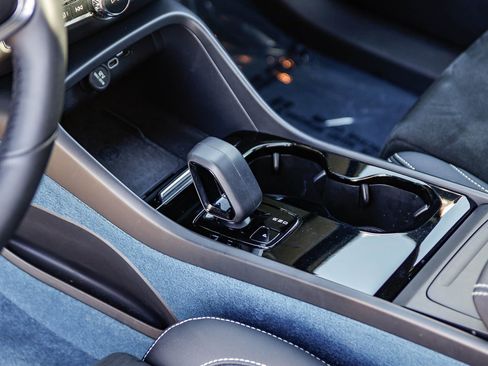 Used 2023 Volvo XC40 Recharge Plus image 22