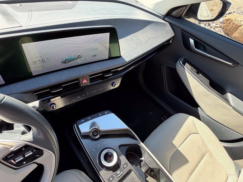 Used 2022 Kia EV6 Wind RWD image 26