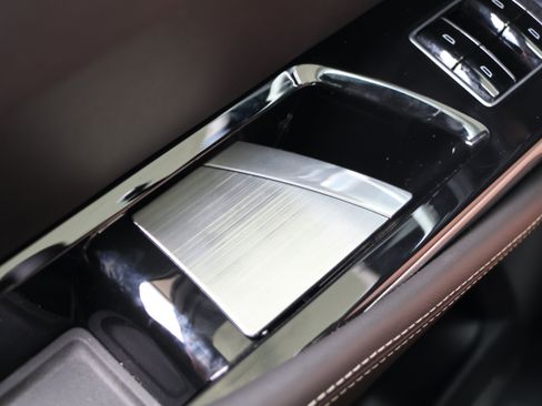 Used 2026 Cadillac Escalade ESV V AWD/4WD image 15