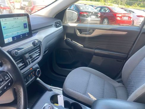 Used 2022 Ford Escape SE w/ Cold Weather Package image 16