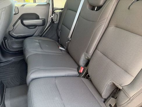 Used 2022 Jeep Wrangler Unlimited Sport image 31