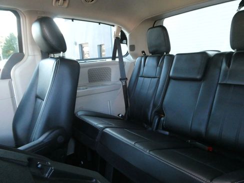 Used 2011 Chrysler Town & Country Touring-L w/ Entertainment Group #2 image 29
