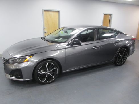 Used 2024 Nissan Altima 2.5 SR FWD image 7