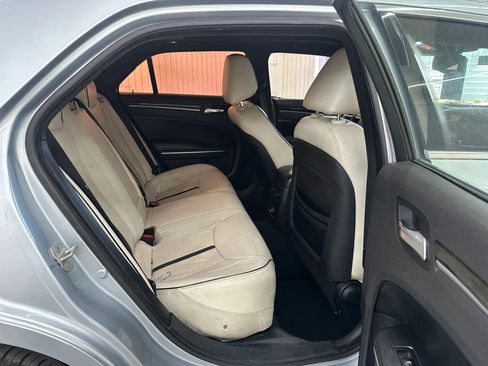 Used 2013 Chrysler 300 Motown image 12