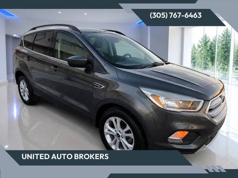 Used 2018 Ford Escape SE FWD image 2