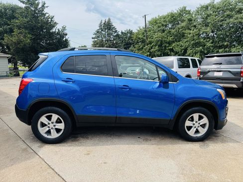 Used 2016 Chevrolet Trax LT w/ LT Sun and Sound Package AWD/4WD image 2
