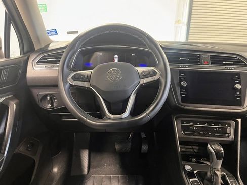 Used 2024 Volkswagen Tiguan SE image 21