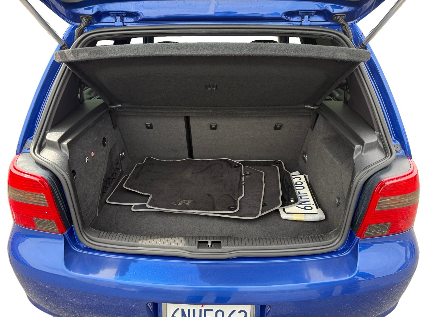 Used 2004 Volkswagen R32 AWD/4WD image 17