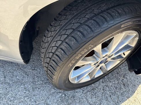 Used 2017 Ford Fusion SE w/ Fusion SE Technology Package image 11