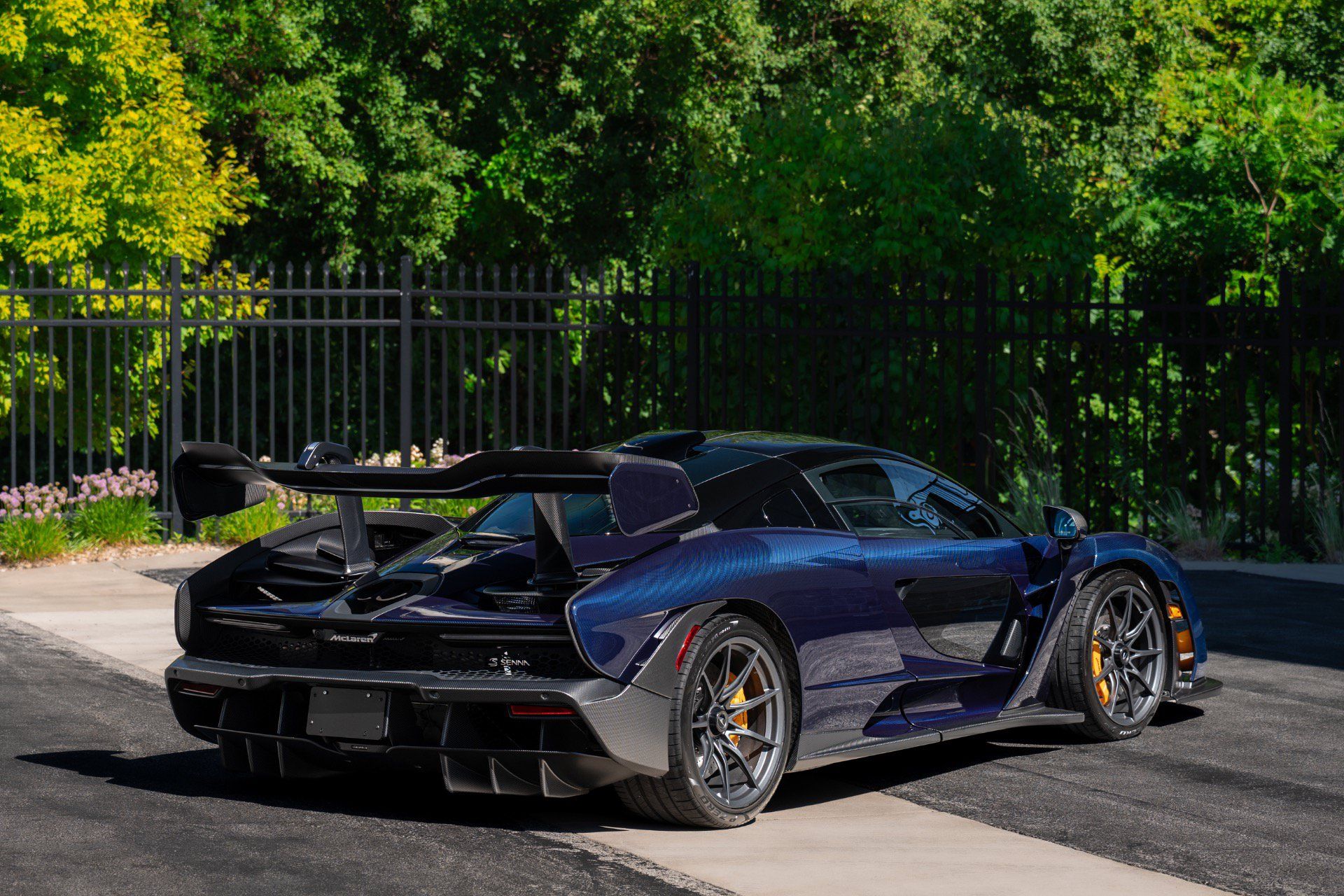 Used 2019 McLaren Senna RWD image 46