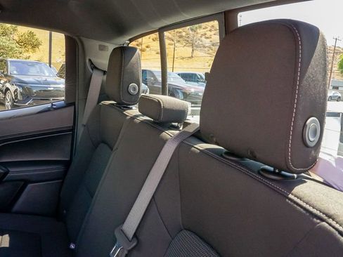 Used 2025 GMC Canyon Elevation image 17