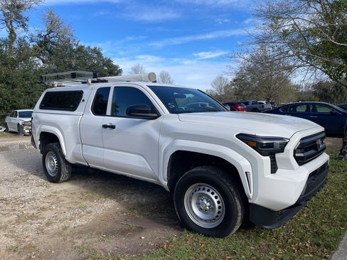 Used 2024 Toyota Tacoma SR image 2