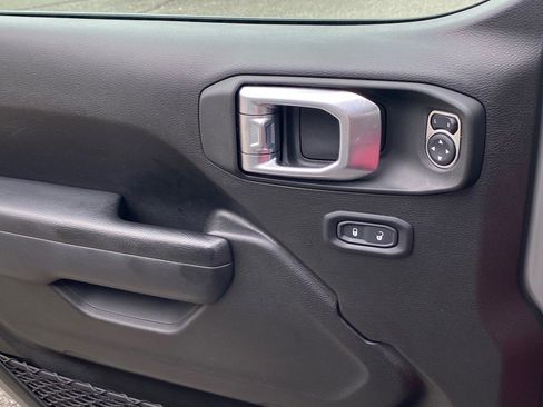 Used 2022 Jeep Wrangler Unlimited Rubicon w/ Safety Group image 19