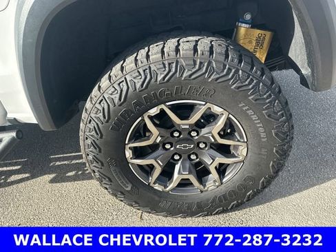 Used 2024 Chevrolet Colorado ZR2 w/ Technology Package image 12