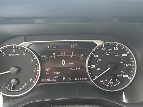 Used 2024 Nissan Pathfinder SL AWD/4WD image 10