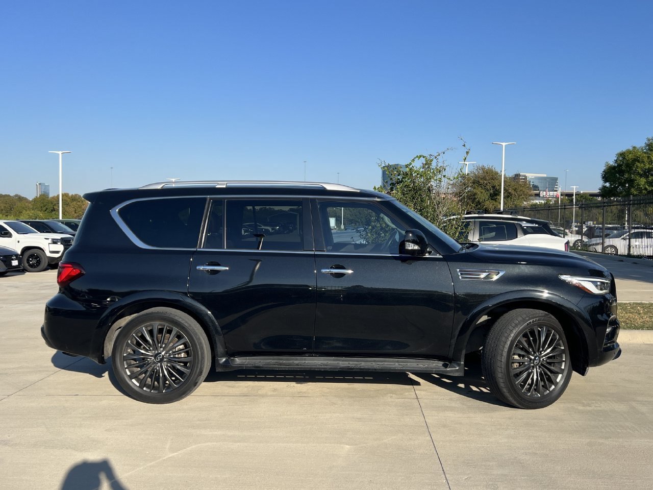 Used 2022 INFINITI QX80 Premium Select w/ Cargo Package AWD/4WD image 3