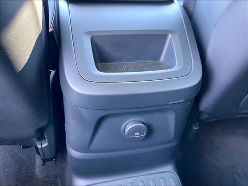 Used 2023 Volvo XC60 T8 Plus image 37