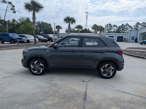 Used 2025 Hyundai Venue SEL FWD image 6