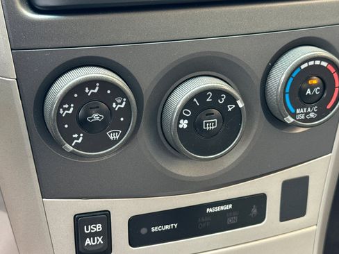 Used 2013 Toyota Corolla LE FWD image 17