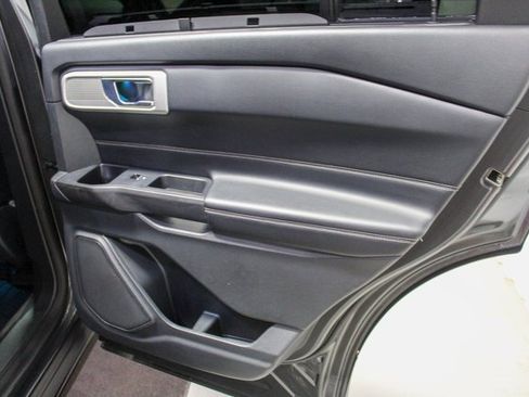Used 2020 Ford Explorer Limited image 18