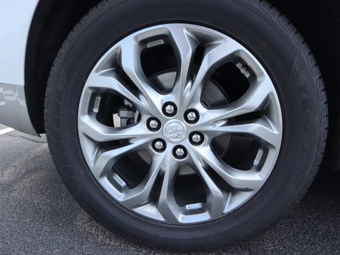 Used 2018 Buick Enclave Avenir w/ Avenir Technology Package FWD image 17