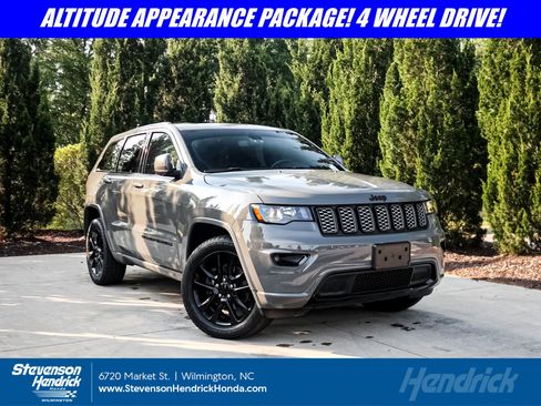 Used 2022 Jeep Grand Cherokee Laredo X AWD/4WD image 1