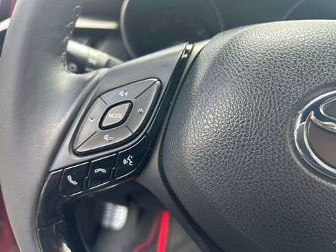 Used 2019 Toyota C-HR Limited FWD image 16
