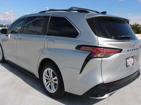 Certified 2021 Toyota Sienna XSE w/ XSE Plus Package AWD/4WD image 5