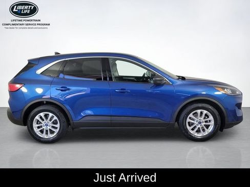 Used 2022 Ford Escape SE w/ Cold Weather Package FWD image 2