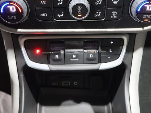 Used 2024 GMC Terrain SLT FWD image 34