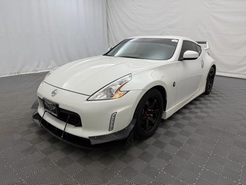 Used 2016 Nissan 370Z Coupe RWD image 2