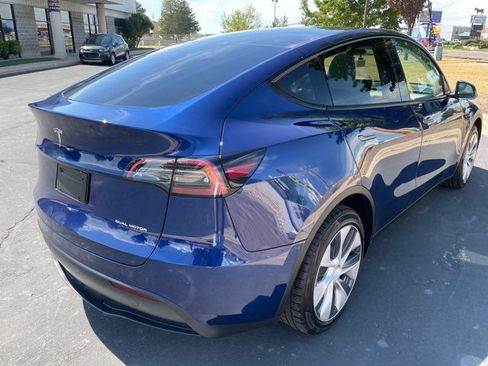 Used 2024 Tesla Model Y Long Range AWD/4WD image 31