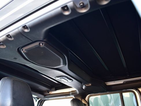 Used 2022 Jeep Wrangler Unlimited Sahara image 24