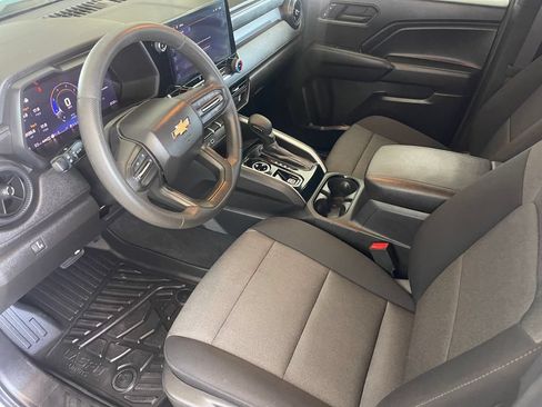 Used 2025 Chevrolet Colorado W/T AWD/4WD image 4