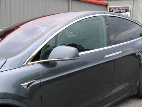 Used 2017 Tesla Model X 75D AWD/4WD image 4