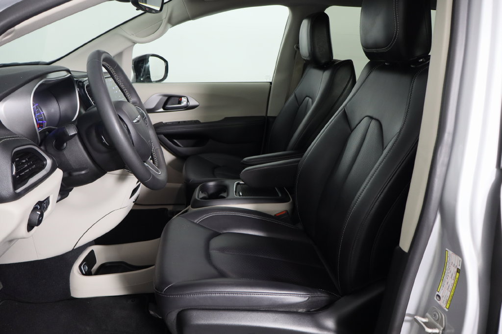 Used 2024 Chrysler Pacifica Limited FWD image 14